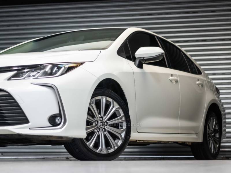 TOYOTA - COROLLA - 2020/2020 - Branca - R$ 125.900,00